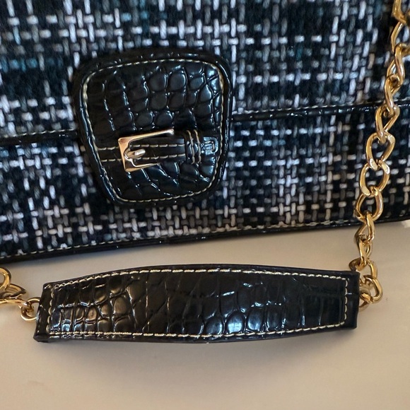 Liz Claiborne Tweed Pattern Shoulder Bag Gold Chains Snap Closure Black White - Picture 7 of 12